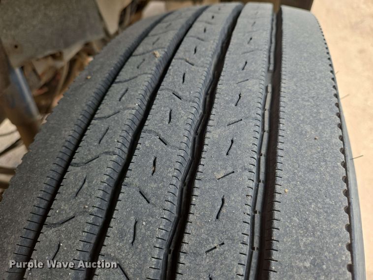 image for item EN8965 2007 International 9900ix semi truck