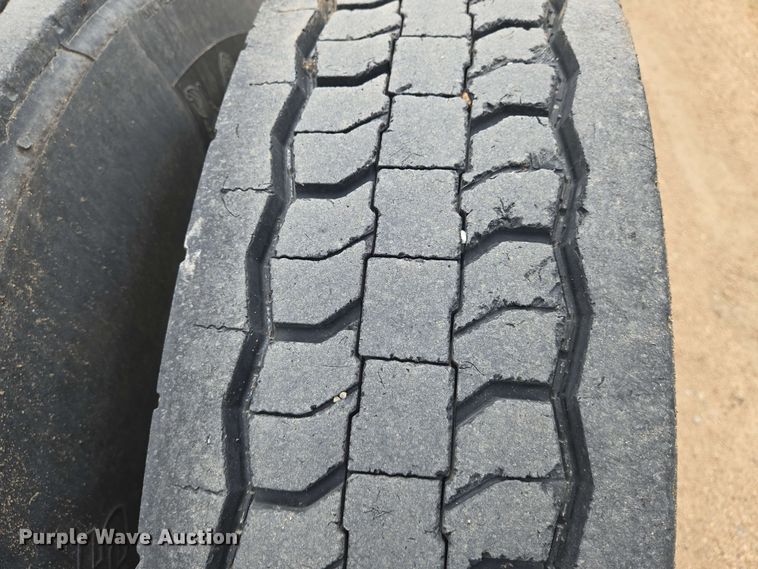 image for item EN8965 2007 International 9900ix semi truck