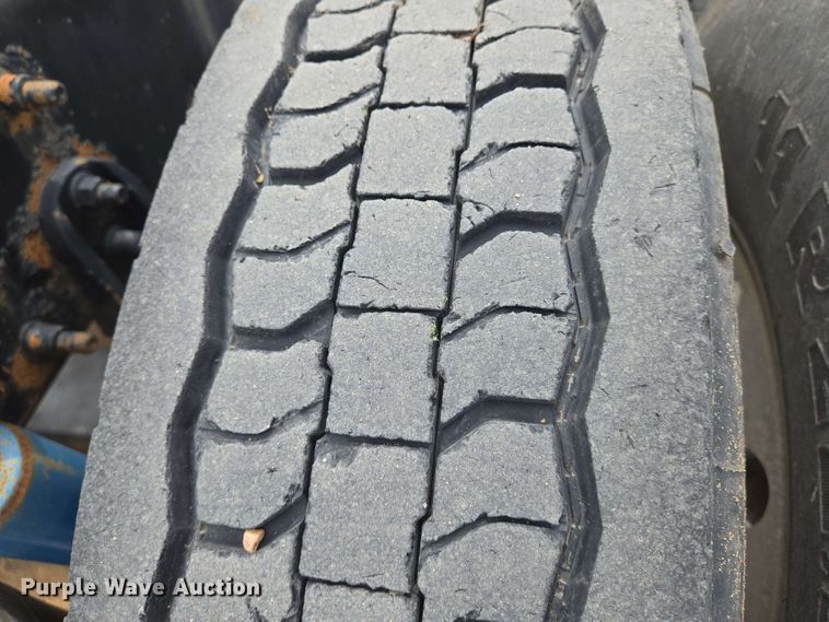 image for item EN8965 2007 International 9900ix semi truck