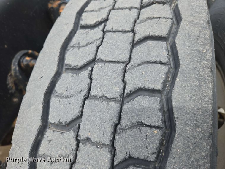 image for item EN8965 2007 International 9900ix semi truck