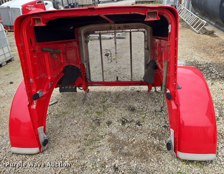 image for item EO0784 Peterbilt hood assembly