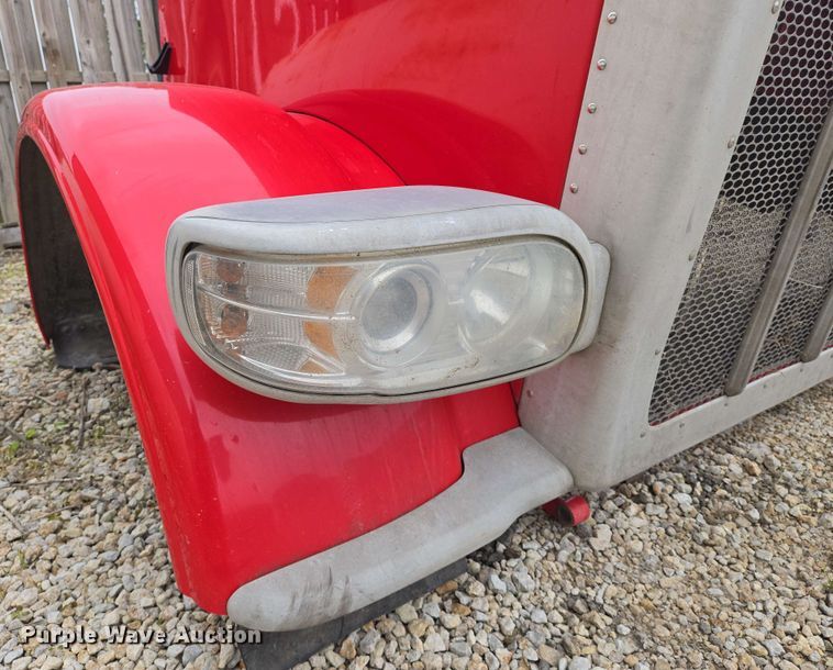 image for item EO0784 Peterbilt hood assembly