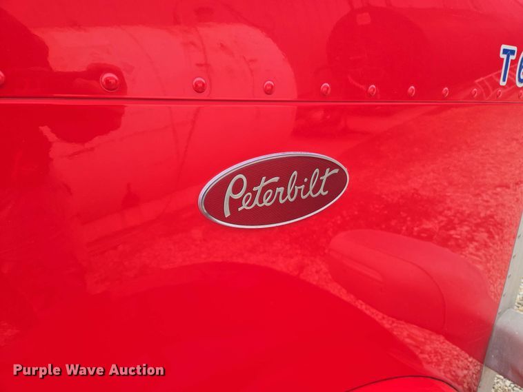 image for item EO0784 Peterbilt hood assembly