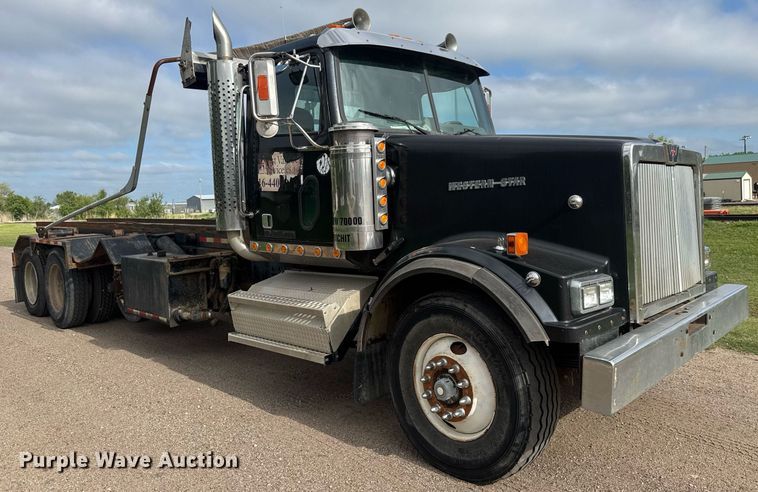 image for item EQ1415 2006 Western Star 4900FA roll-off container truck