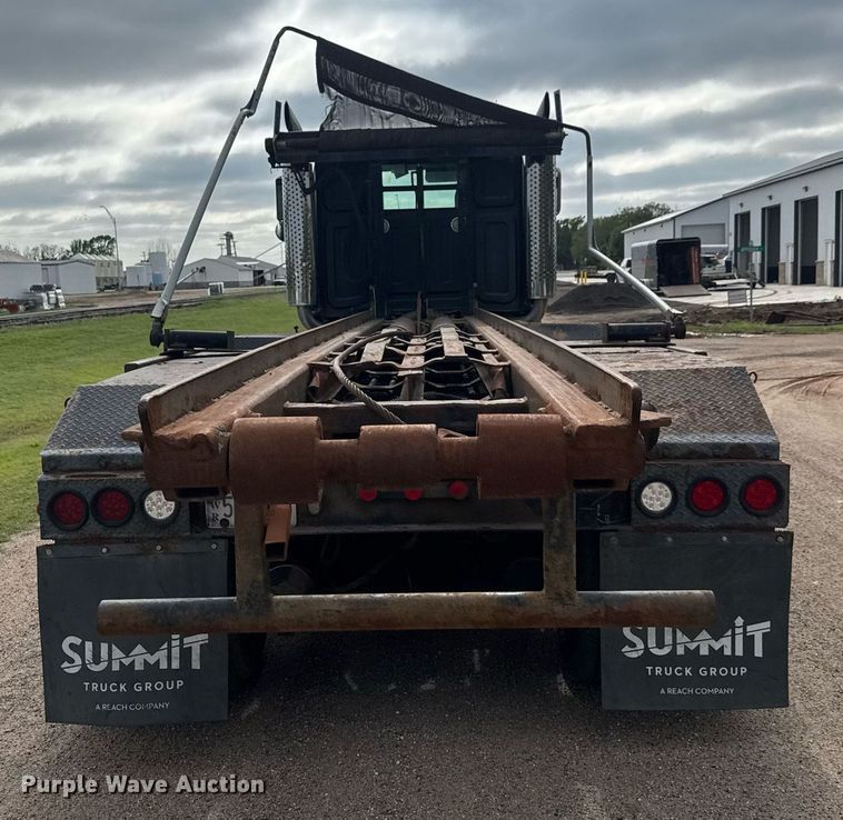 image for item EQ1415 2006 Western Star 4900FA roll-off container truck