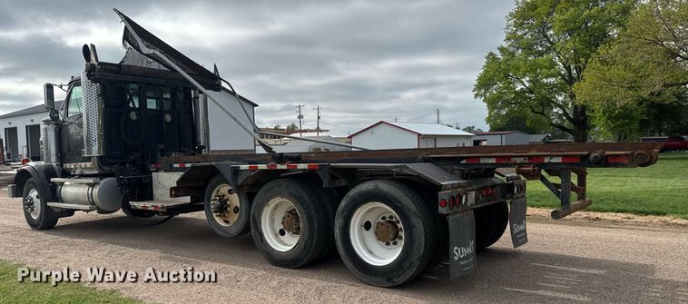 image for item EQ1415 2006 Western Star 4900FA roll-off container truck