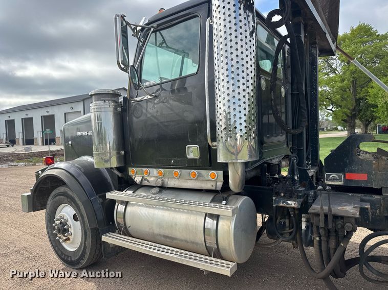 image for item EQ1415 2006 Western Star 4900FA roll-off container truck