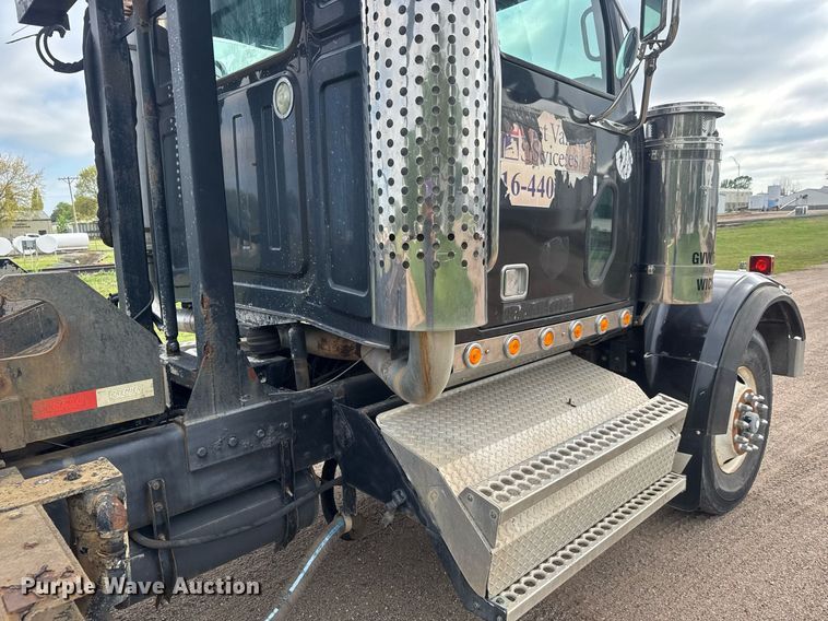 image for item EQ1415 2006 Western Star 4900FA roll-off container truck