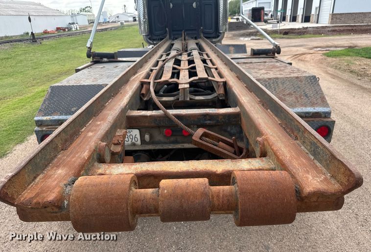 image for item EQ1415 2006 Western Star 4900FA roll-off container truck