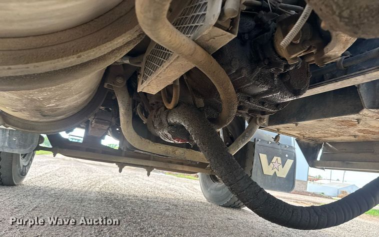 image for item EQ1415 2006 Western Star 4900FA roll-off container truck