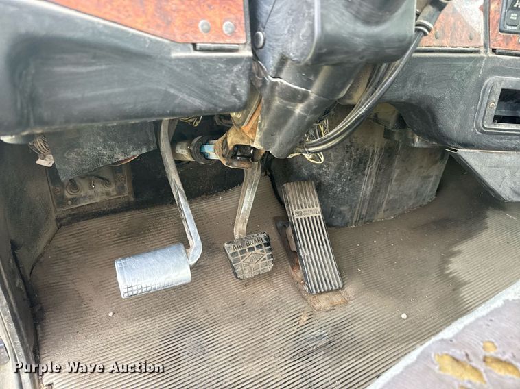 image for item EQ1415 2006 Western Star 4900FA roll-off container truck