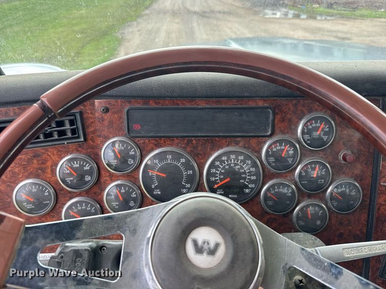 image for item EQ1415 2006 Western Star 4900FA roll-off container truck