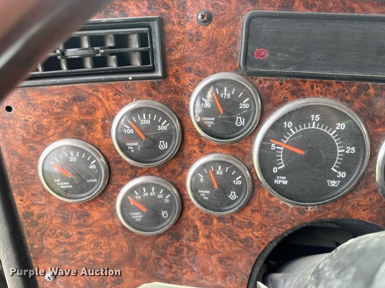 image for item EQ1415 2006 Western Star 4900FA roll-off container truck