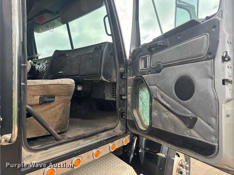 image for item EQ1415 2006 Western Star 4900FA roll-off container truck