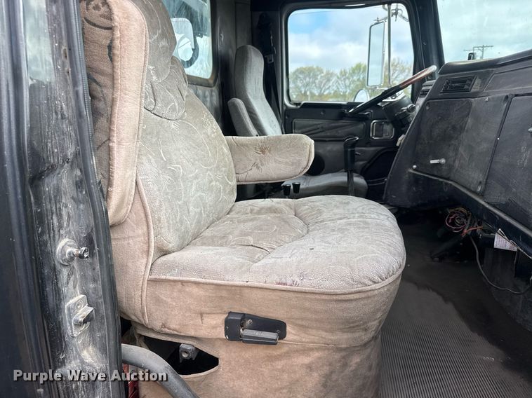 image for item EQ1415 2006 Western Star 4900FA roll-off container truck