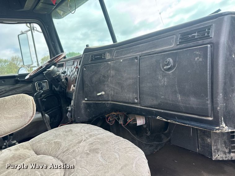 image for item EQ1415 2006 Western Star 4900FA roll-off container truck