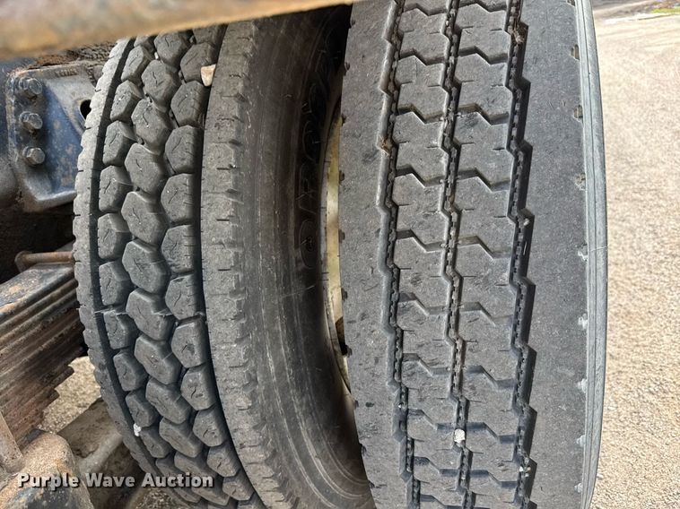 image for item EQ1415 2006 Western Star 4900FA roll-off container truck