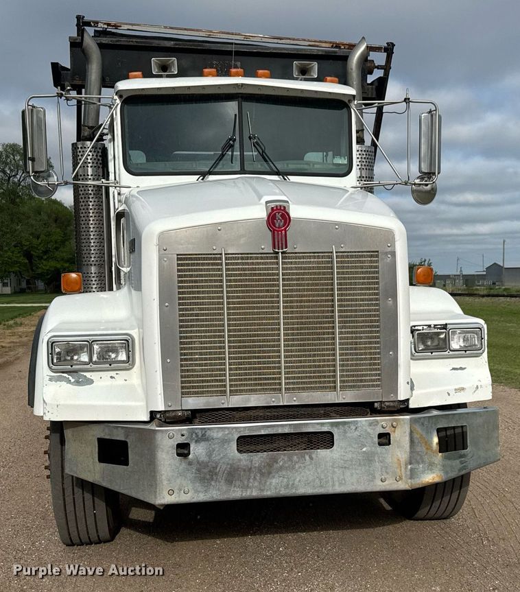 image for item EQ1416 2004 Kenworth T800 roll-off container truck