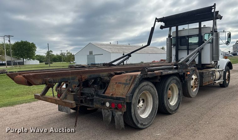 image for item EQ1416 2004 Kenworth T800 roll-off container truck