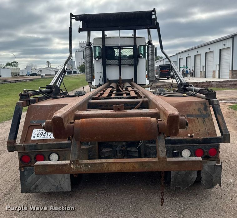 image for item EQ1416 2004 Kenworth T800 roll-off container truck