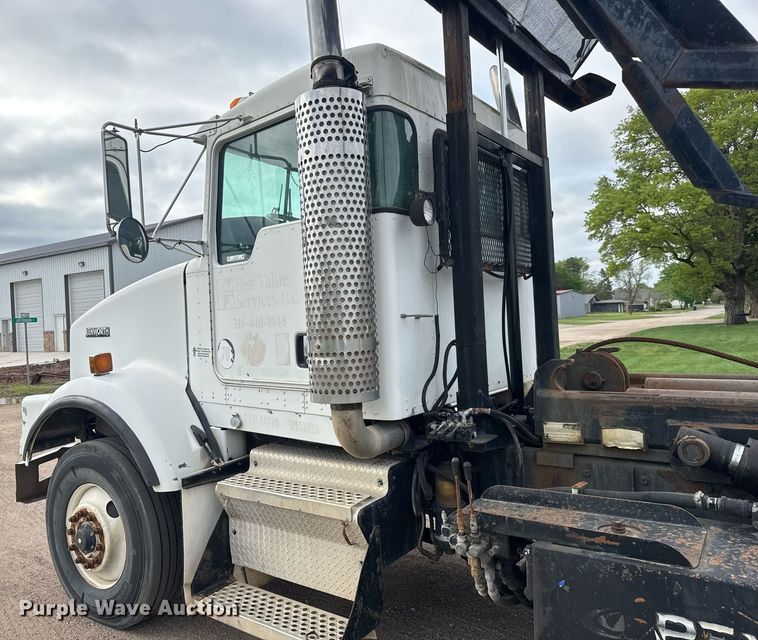 image for item EQ1416 2004 Kenworth T800 roll-off container truck
