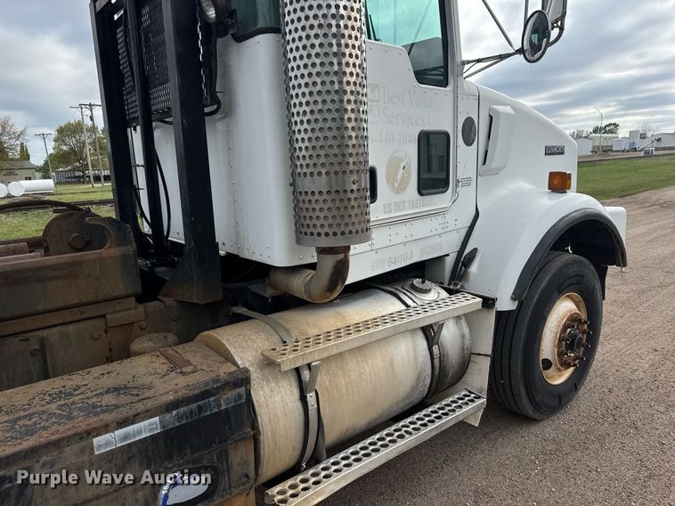 image for item EQ1416 2004 Kenworth T800 roll-off container truck