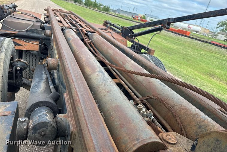 image for item EQ1416 2004 Kenworth T800 roll-off container truck