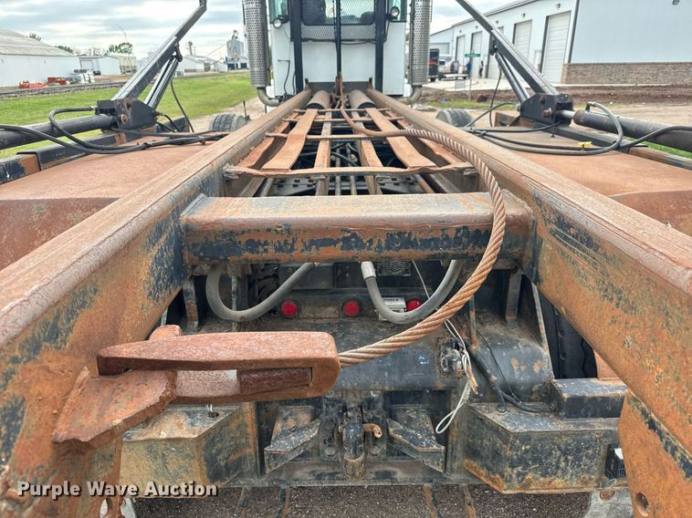 image for item EQ1416 2004 Kenworth T800 roll-off container truck