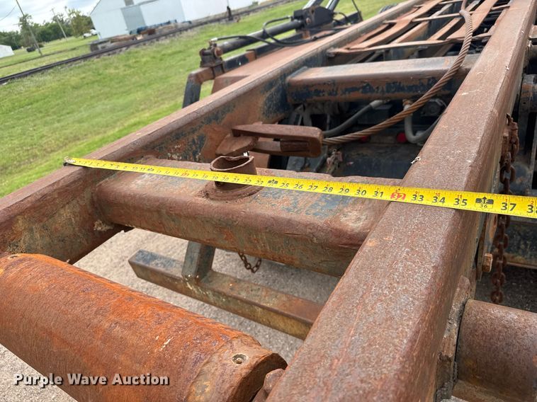 image for item EQ1416 2004 Kenworth T800 roll-off container truck