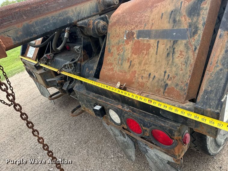 image for item EQ1416 2004 Kenworth T800 roll-off container truck