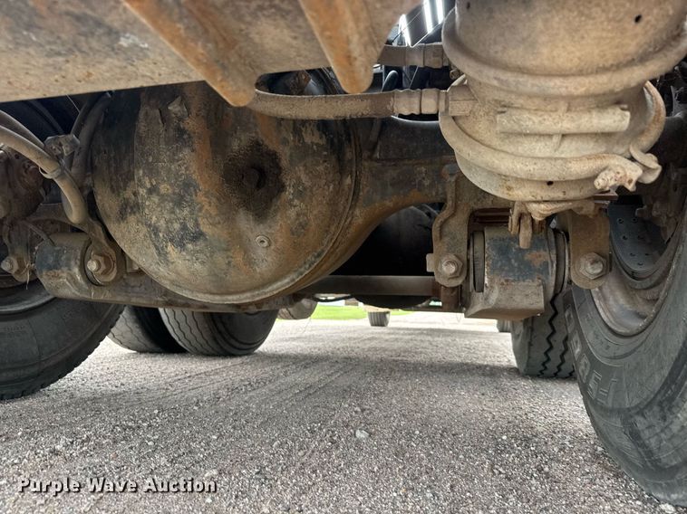 image for item EQ1416 2004 Kenworth T800 roll-off container truck