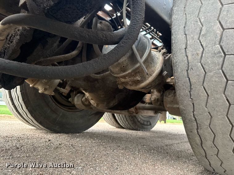 image for item EQ1416 2004 Kenworth T800 roll-off container truck