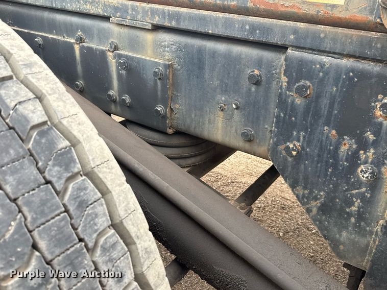 image for item EQ1416 2004 Kenworth T800 roll-off container truck