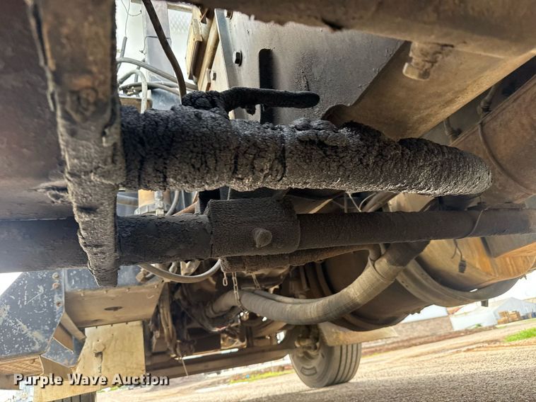 image for item EQ1416 2004 Kenworth T800 roll-off container truck