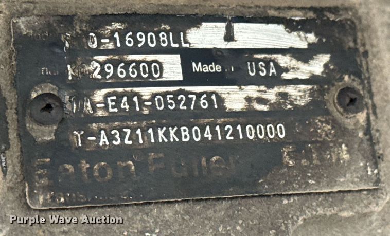 image for item EQ1416 2004 Kenworth T800 roll-off container truck