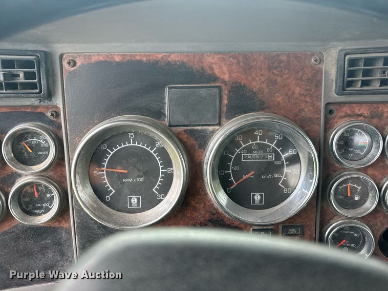 image for item EQ1416 2004 Kenworth T800 roll-off container truck