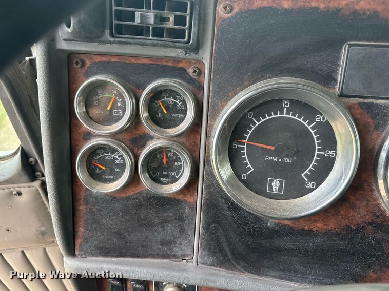 image for item EQ1416 2004 Kenworth T800 roll-off container truck