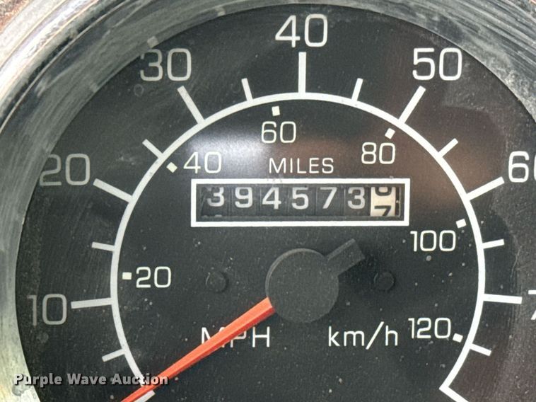 image for item EQ1416 2004 Kenworth T800 roll-off container truck