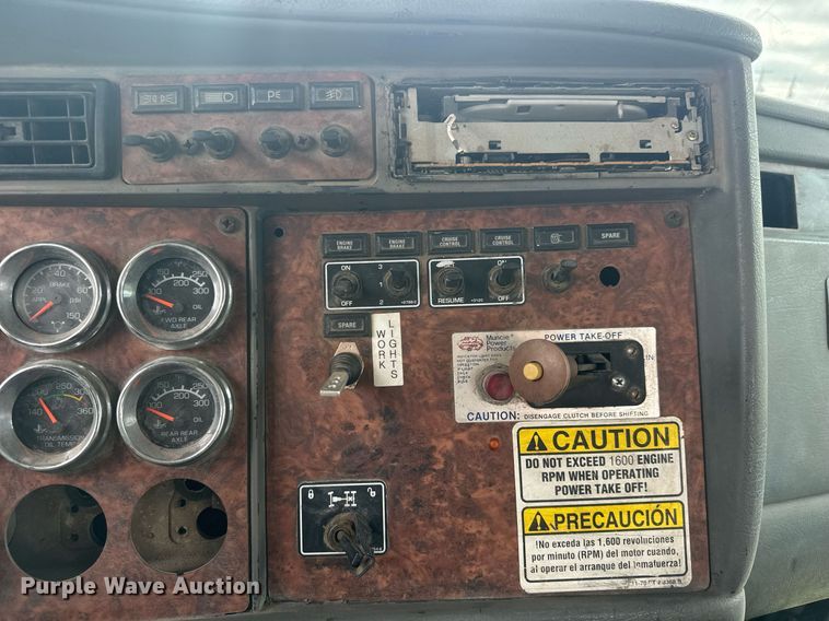 image for item EQ1416 2004 Kenworth T800 roll-off container truck