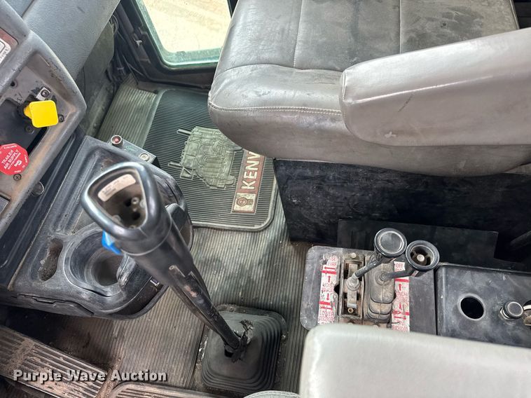 image for item EQ1416 2004 Kenworth T800 roll-off container truck