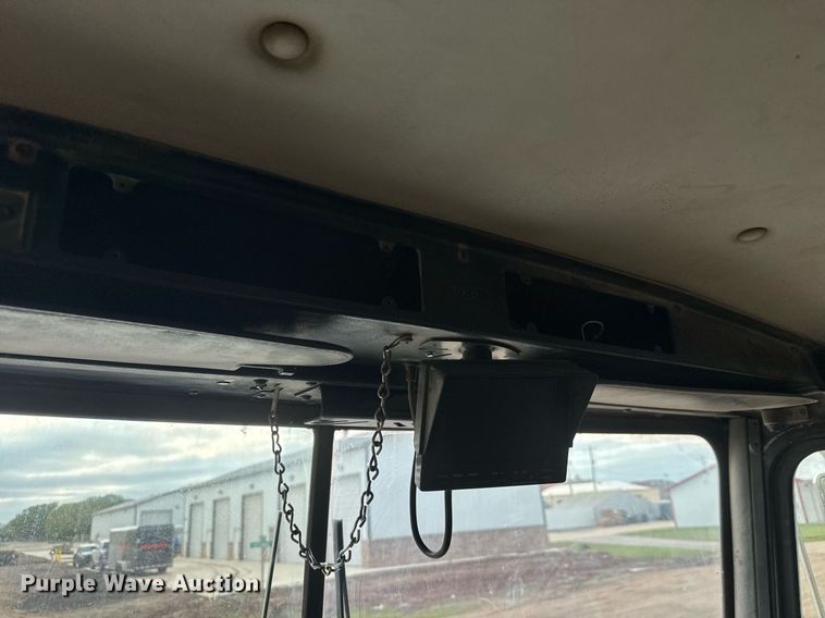 image for item EQ1416 2004 Kenworth T800 roll-off container truck