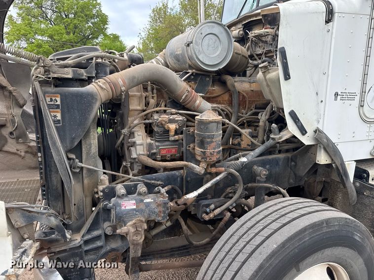 image for item EQ1416 2004 Kenworth T800 roll-off container truck