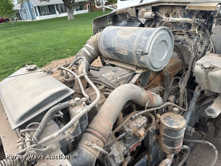 image for item EQ1416 2004 Kenworth T800 roll-off container truck