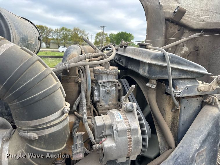 image for item EQ1416 2004 Kenworth T800 roll-off container truck