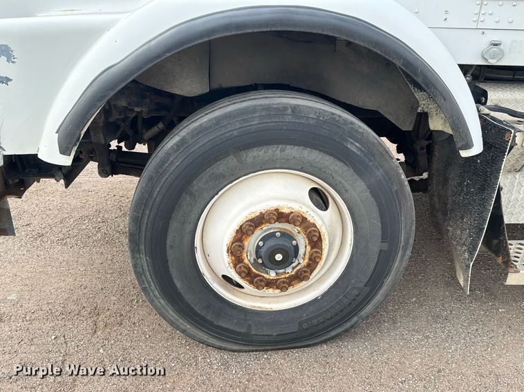 image for item EQ1416 2004 Kenworth T800 roll-off container truck