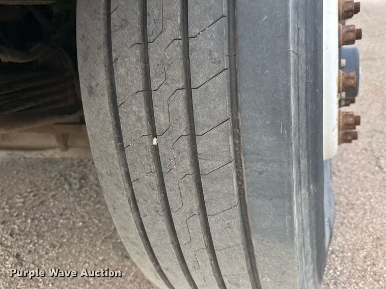 image for item EQ1416 2004 Kenworth T800 roll-off container truck