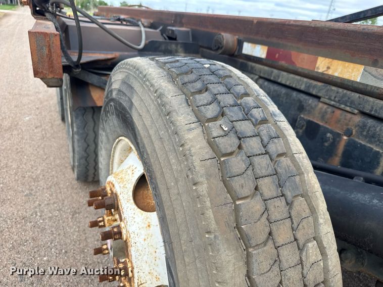 image for item EQ1416 2004 Kenworth T800 roll-off container truck