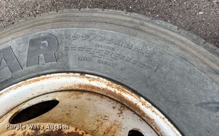 image for item EQ1416 2004 Kenworth T800 roll-off container truck