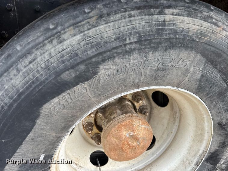 image for item EQ1416 2004 Kenworth T800 roll-off container truck