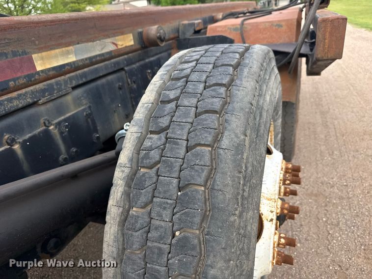 image for item EQ1416 2004 Kenworth T800 roll-off container truck